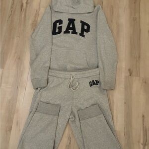 Gap tracksuit